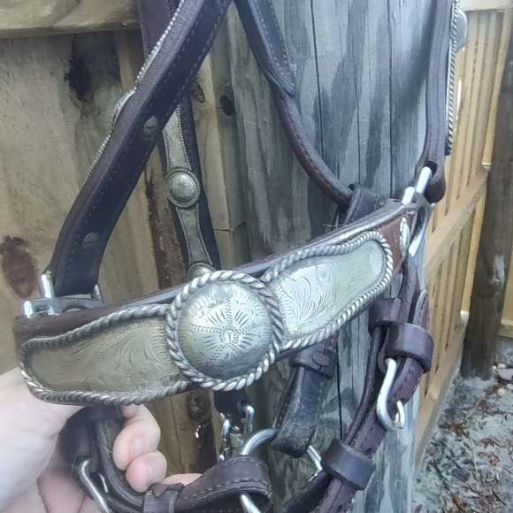Vintage Leather Horse Show Halter with Matching Lead - Picture 4 of 13
